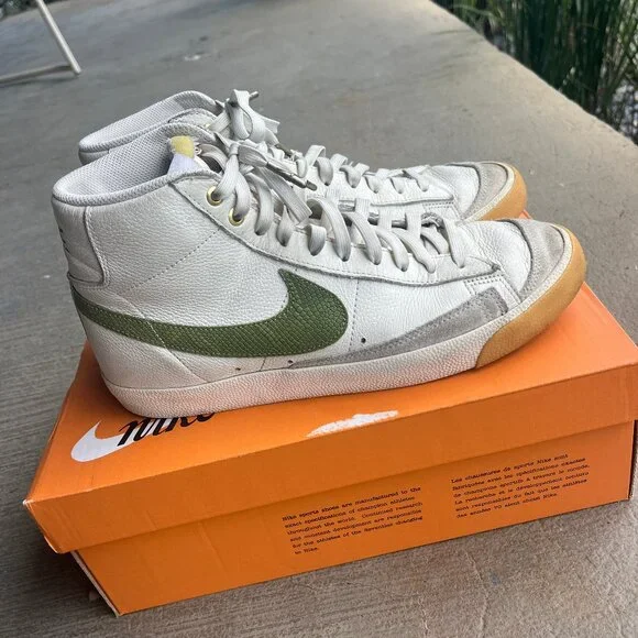 Men's Nike Blazer Mid '77 Vnt size 10 - Asparagus/Bone - Picture 1 of 10